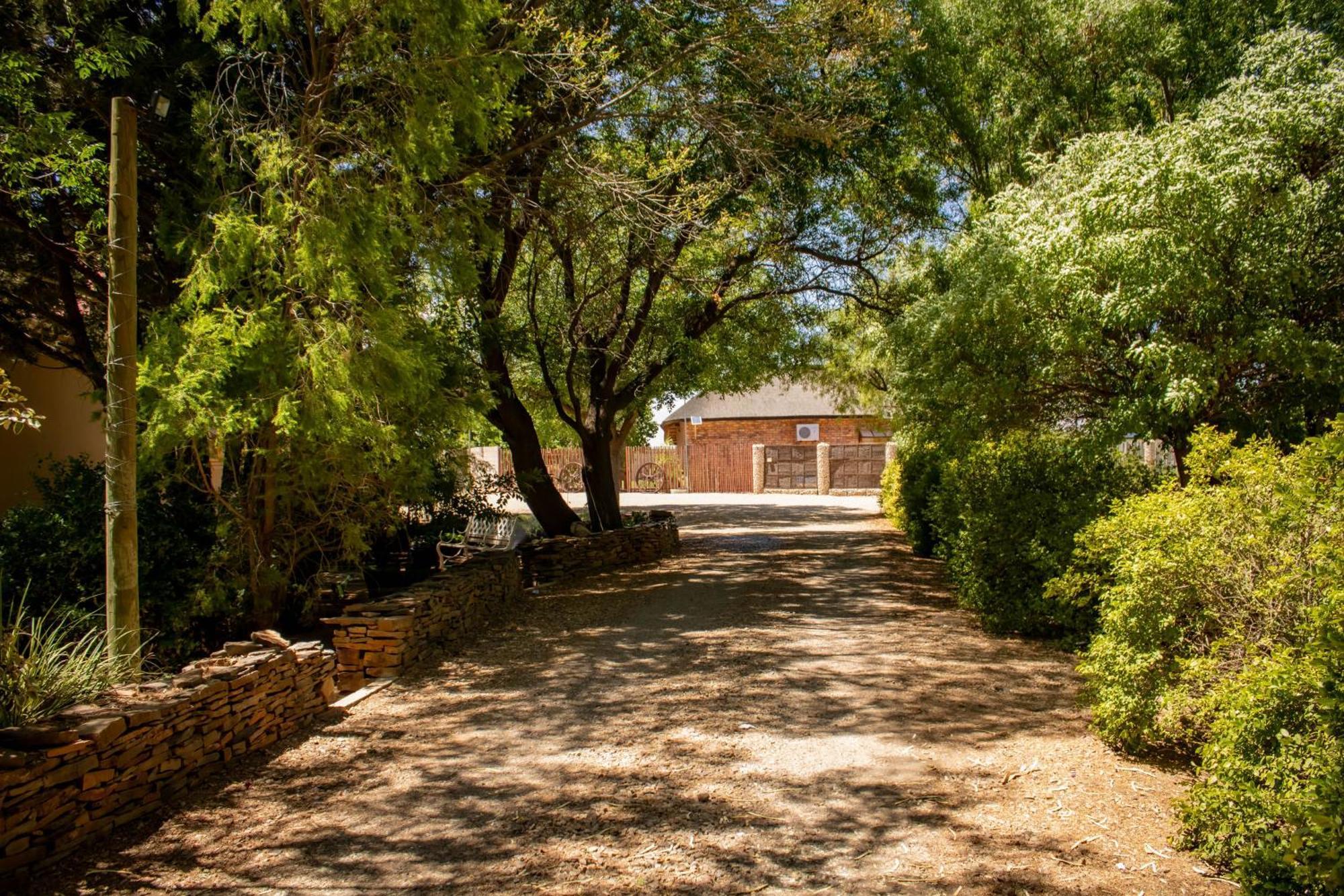 Tarantula Guest House Calvinia المظهر الخارجي الصورة
